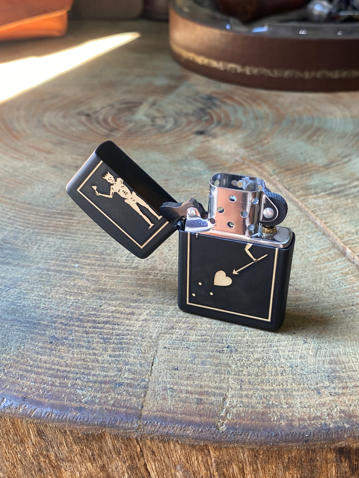Blackbeards Flag | 2 Side Engraved | Black Matte Zippo