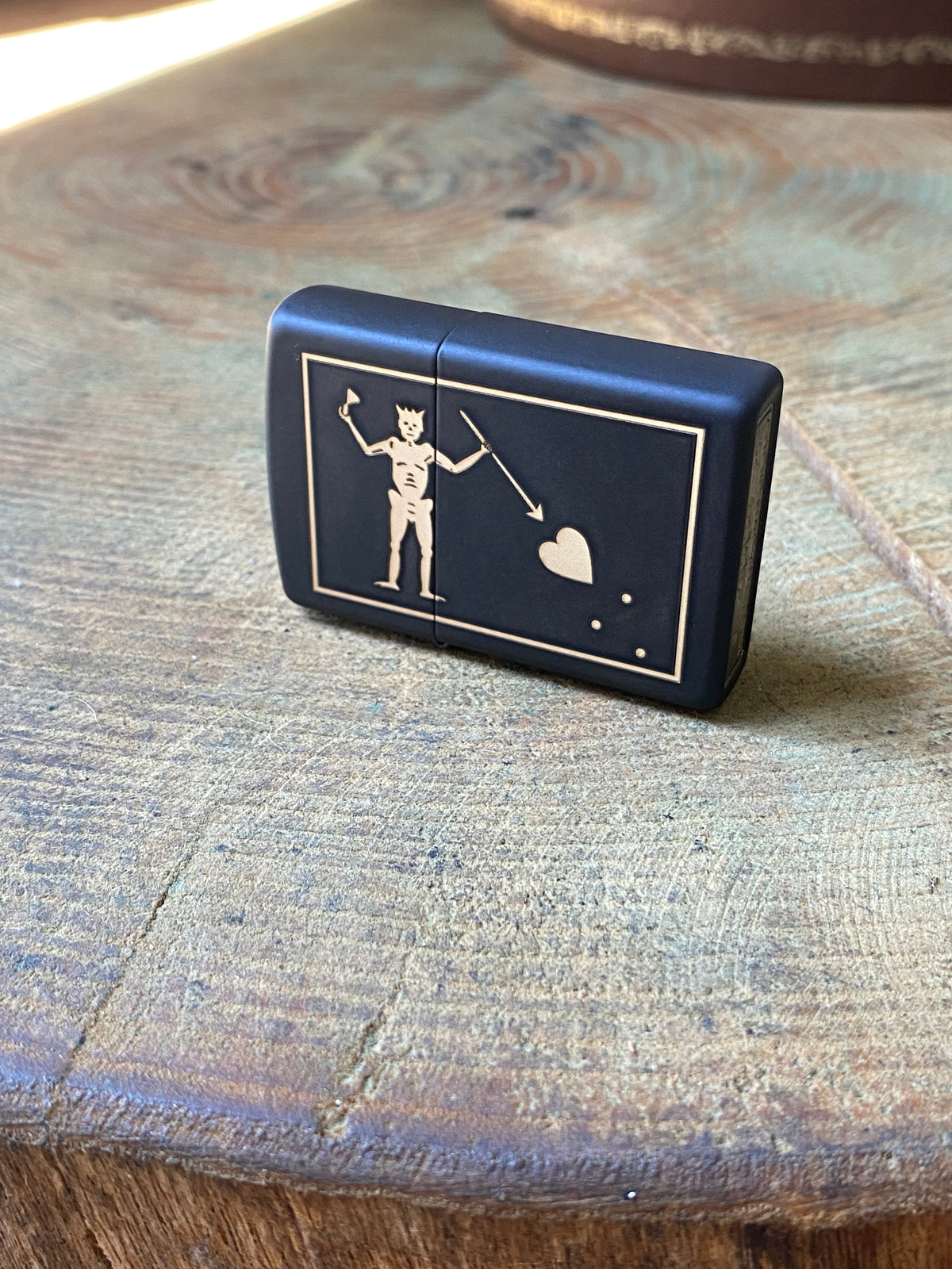 Blackbeards Flag | 2 Side Engraved | Black Matte Zippo